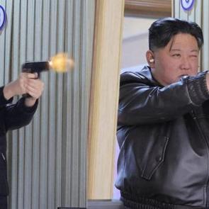 Kuzey Kore lideri 13 yaşındaki kızıyla atış talimi yaptı