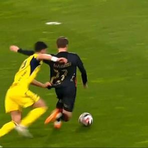 Olimpiyat'ta ma&ccedil;a damga vuran pozisyon! Eski hakemden penaltı ve kırmızı kart yorumu