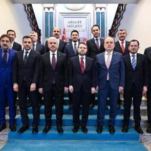 Konya heyeti, Bakan G&uuml;rlek'e hayırlı olsun ziyaretinde bulundu