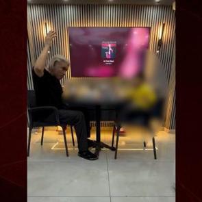 K&uuml;&ccedil;&uuml;k yaştaki oğlunu alkol masasına oturtan baba tepki &ccedil;ekti