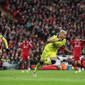 Liverpool, Tottenham'a son dakikada takıldı