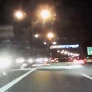 Makas atan s&uuml;r&uuml;c&uuml; kazaya neden oldu: 2 yaralı