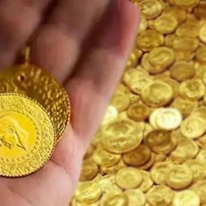 Ons altın i&ccedil;in iki senaryo: 5.200 dolar &uuml;st&uuml; zirve, 5 bin dolar altı sert d&uuml;ş&uuml;ş