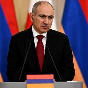 Paşinyan'ı &ccedil;ıldırtan Karabağ hediyesi! M&uuml;d&uuml;r&uuml; apar topar g&ouml;revden aldı