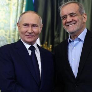 Rusya'dan Trump'a İran teklif! Putin, Pezeşkiyan ile g&ouml;r&uuml;şt&uuml;