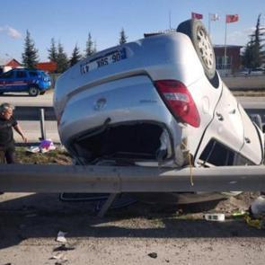 Samsun'da iki otomobil &ccedil;arpıştı: 3 yaralı