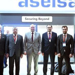 &Uuml;lkenin Savunma Bakanı'ndan itiraf! 'T&uuml;rklerden &ouml;ğreneceğimiz &ccedil;ok şey var'