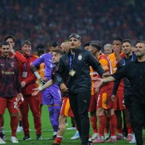 Liverpool ma&ccedil;ına saatler kala Galatasaray kadrosunda s&uuml;rpriz!