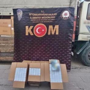 Ş&uuml;phe &uuml;zerine durdurulan kamyon adeta ka&ccedil;ak sigara fabrikası &ccedil;ıktı!