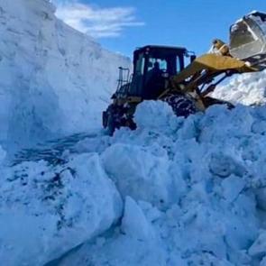 Tipi ve fırtına yolları kapattı: Ekipler zamana karşı yarıştı