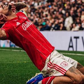 13 ma&ccedil;lık hasret! Nottingham, Tottenham'ı ateşe attı