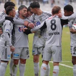 1. Lig'in zirvesi karıştı! İlk 3'te kıyasıya rekabet