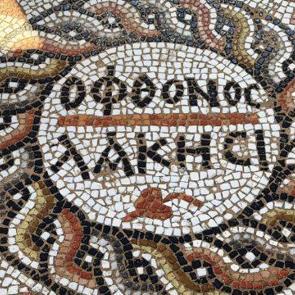 3 bin yıllık antik kentteki mozaikte şaşırtan yazı: 'Kıskanan &ccedil;atlasın'