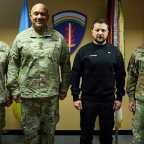 ABD'li general gizli belgeleri trende unuttu: 'Trilyon dolarlık fiyasko'