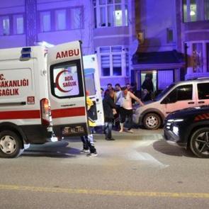 Aile faciası: Eşini &ouml;ld&uuml;rd&uuml;, kendisi ağır yaralı