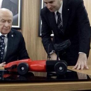 Bah&ccedil;eli'den &Uuml;lk&uuml; Ocakları'na iki talimat! Yarış arabalarına isim verdi