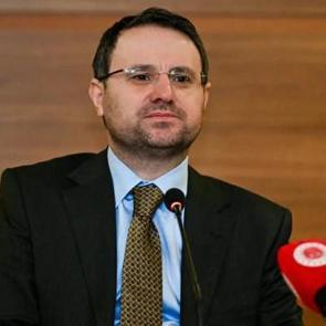 &Ouml;zg&uuml;r &Ouml;zel&rsquo;in 'L&uuml;ksemburg' iddiası &ccedil;&ouml;kt&uuml;: Bakan G&uuml;rlek hakkında net a&ccedil;ıklama