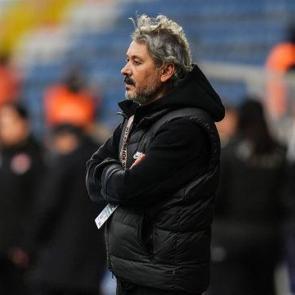 D&uuml;şme hattındaki takımın hocası isyan etti! '3 ma&ccedil;ta 0 puanı hak etmediler'