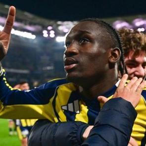 Fenerbah&ccedil;e'nin 19'luk golc&uuml;s&uuml;ne Fransa'dan milli davet