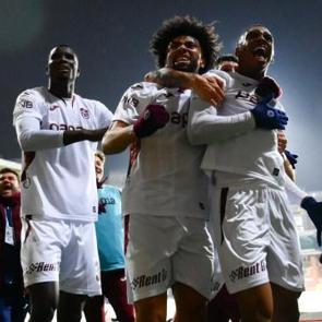 Fırtına dev ma&ccedil;a hazır! Deplasmandan 3 puanla d&ouml;n&uuml;p yarışa ortak oldular