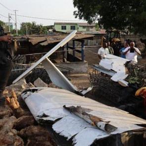 Gana'da k&uuml;&ccedil;&uuml;k u&ccedil;ak anaokulu bah&ccedil;esine d&uuml;şt&uuml;: 2 &ouml;l&uuml;