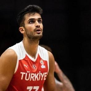 Golden State &Ouml;mer Faruk Yurtseven'le 10 g&uuml;nl&uuml;k s&ouml;zleşme imzaladı! İlk ma&ccedil;ına &ccedil;ıktı