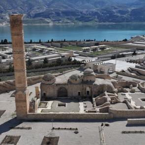 Hasankeyf&rsquo;te 1 milyon turist hedefi: 100 yeni mağara turizme a&ccedil;ılıyor