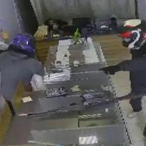 Hatay'da 20 yıllık emeği 3 dakikada &ccedil;aldılar! Milyonluk vurgunda 'kask' detayı 