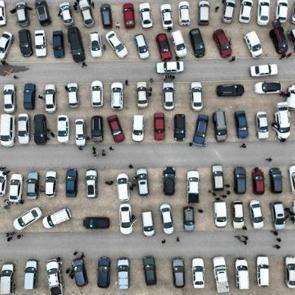 İkinci el oto pazarında buruk bayram