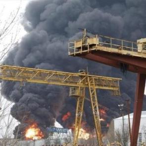 Irak ve BAE'de petrol sahalarına saldırı! 