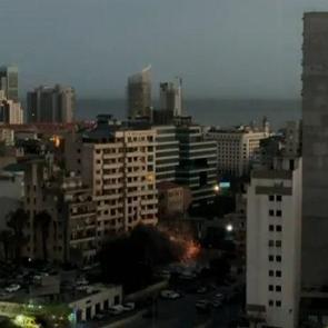 İsrail, L&uuml;bnan&rsquo;da 15 katlı binayı yerle bir etti