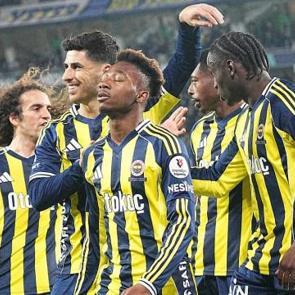 Kadık&ouml;y'de Nene şov! Fenerbah&ccedil;e'den d&ouml;rt d&ouml;rtl&uuml;k zafer