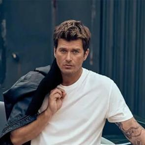 Kıvan&ccedil; Tatlıtuğ camide yer kalmayınca bayram namazını yağmurun altında kıldı! 