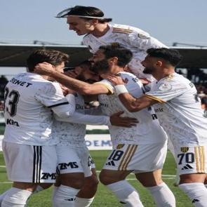 Nefes kesen zirve m&uuml;cadelesi! Son 10 ma&ccedil;ın 9'unu kazanıp yarışa ortak oldular