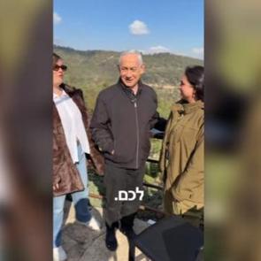 Netanyahu'dan yeni video: Yaşadığını ispat etmek i&ccedil;in sokak sokak geziyor