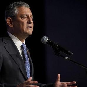 &Ouml;zg&uuml;r &Ouml;zel'den imza kampanyası &ccedil;ağrısı