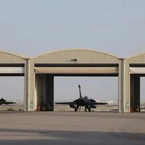 Uydu g&ouml;r&uuml;nt&uuml;leriyle ortaya &ccedil;ıktı! BAE'deki Dafra Hava &Uuml;ss&uuml;'nde ağır hasar!