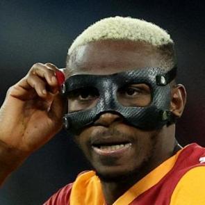 Victor Osimhen i&ccedil;in dualar edildi!