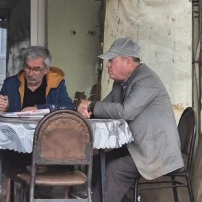 Duyan ger&ccedil;ekliğinden ş&uuml;phe ediyor! Birelma, ikielma, &uuml;&ccedil;elma...
