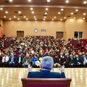 &Uuml;niversitede dikkat &ccedil;eken uygulama: Rekt&ouml;rle birebir g&ouml;r&uuml;şme fırsatı