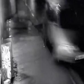 Tekel bayisinde 'alkol vermedin&rsquo; kavgası: Esnaf kendini korumak i&ccedil;in silahına sarıldı