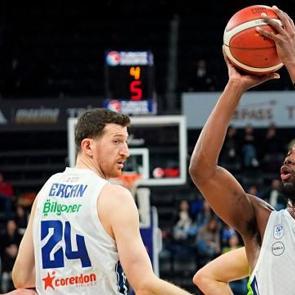 Anadolu Efes evinde TOFAŞ'a karşı hata yopmadı!