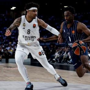 Anadolu Efes, Real Madrid engelini ge&ccedil;emedi
