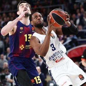 Anadolu Efes, Bar&ccedil;a deplasmanında mağlup