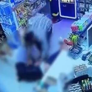 Antalya&rsquo;da markette m&uuml;şterisini &ouml;ld&uuml;rm&uuml;şt&uuml;: G&ouml;r&uuml;nt&uuml;ler ortaya &ccedil;ıktı