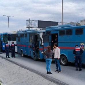 Bağcılar'da 4 cezaevi sevk aracı kaza yaptı: 6'sı jandarma 17 kişi yaralandı