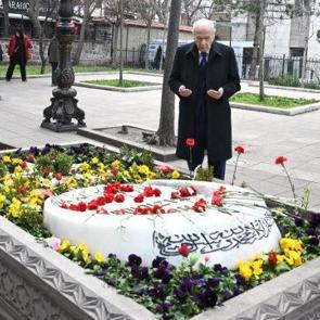 Bah&ccedil;eli, Muhsin Yazıcıoğlu'nun kabrini ziyaret etti