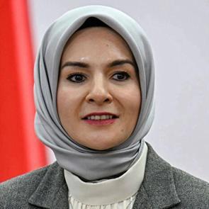 Kadınlar 'iş mi aile mi' ikileminde kalmayacak! Bakan G&ouml;ktaş'tan m&uuml;jdeli haber!