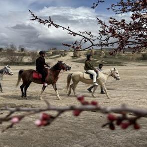 Bayram tatili Kapadokya&rsquo;ya hareket kattı: ATV ve atlı turlar rağbet g&ouml;rd&uuml;