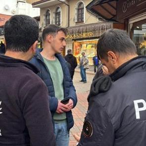 Bolu'da kuyumcudaki yoğunluğu g&ouml;r&uuml;nt&uuml;lemek isteyen muhabir darbedildi